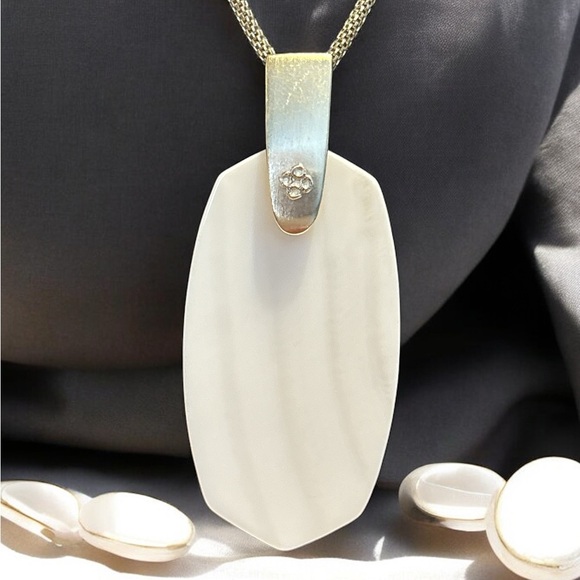 Kendra Scott ‘Inez’ MOP Adjustable Necklace 30” - Picture 2 of 6